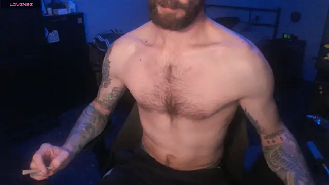 Snapshot of SexxxyLouis chatting on 10.19.25 SexxxyLouis online show from 10.19.25