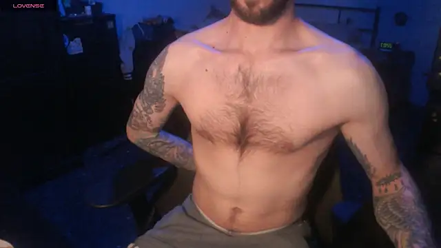 Snapshot of SexxxyLouis chatting on 11.02.25 SexxxyLouis online show from 11.02.25