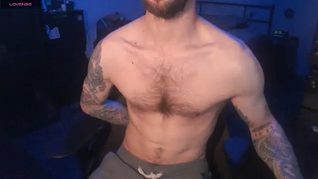 Snapshot of SexxxyLouis chatting on 11.03.25 SexxxyLouis online show from 11.03.25