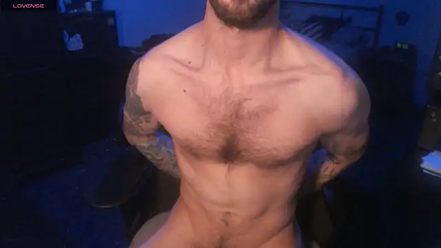 Snapshot of SexxxyLouis chatting on 11.03.25 SexxxyLouis online show from 11.03.25