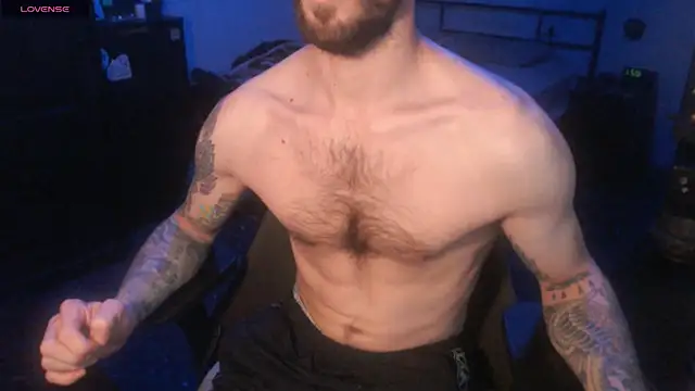 Snapshot of SexxxyLouis chatting on 11.04.25 SexxxyLouis online show from 11.04.25