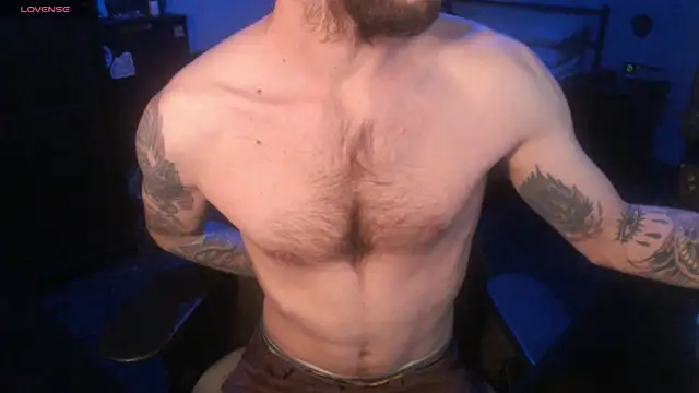 Snapshot of SexxxyLouis chatting on 11.25.25 SexxxyLouis online show from 11.25.25