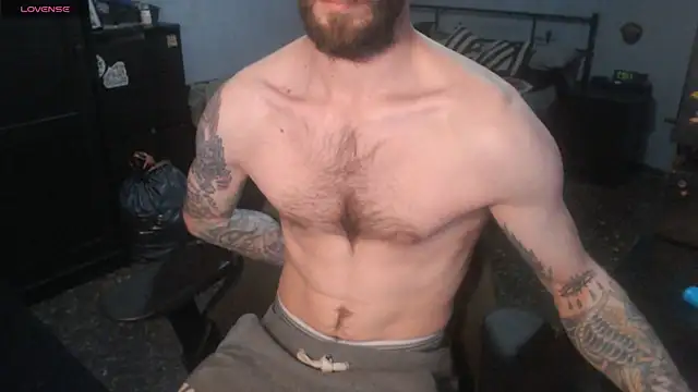 Snapshot of SexxxyLouis chatting on 11.26.25 SexxxyLouis online show from 11.26.25