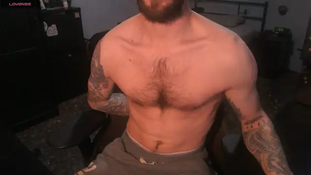 Snapshot of SexxxyLouis chatting on 11.27.25 SexxxyLouis online show from 11.27.25