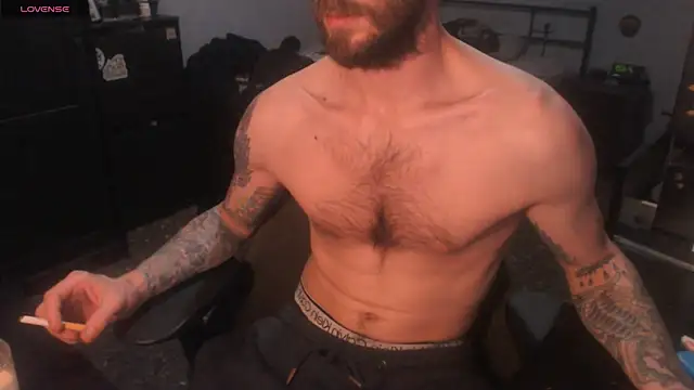 Snapshot of SexxxyLouis chatting on 11.28.25 SexxxyLouis online show from 11.28.25