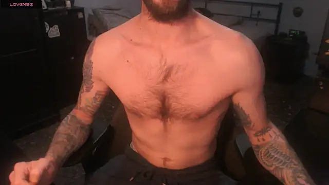 Snapshot of SexxxyLouis chatting on 11.29.25 SexxxyLouis online show from 11.29.25