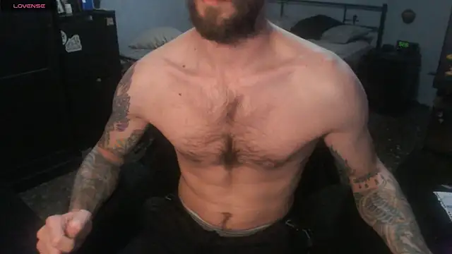 Snapshot of SexxxyLouis chatting on 12.01.25 SexxxyLouis online show from 12.01.25