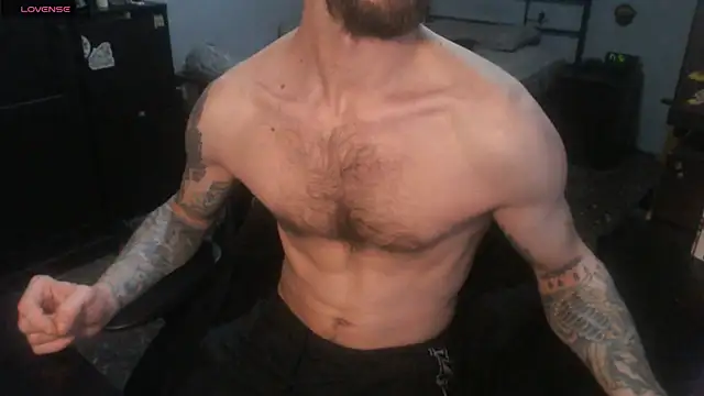 Snapshot of SexxxyLouis chatting on 12.14.25 SexxxyLouis online show from 12.14.25