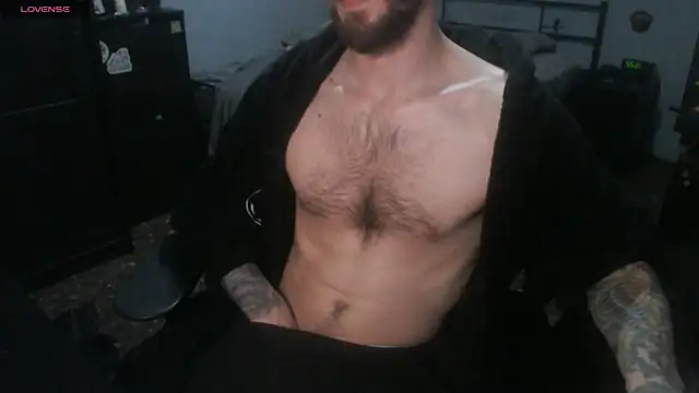 Snapshot of SexxxyLouis chatting on 12.16.25 SexxxyLouis online show from 12.16.25