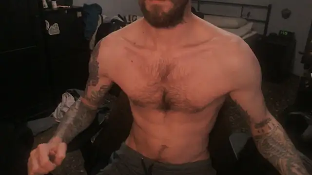 Snapshot of SexxxyLouis chatting on 01.10.26 SexxxyLouis online show from 01.10.26