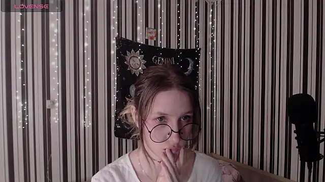  Hanna Moon  online show from 10.12.25