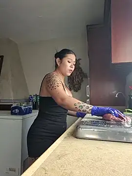 Snapshot of little_susie chatting on 06.02.26 little susie online show from 06.02.26