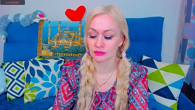 EllenMoore online show from 01.09.25