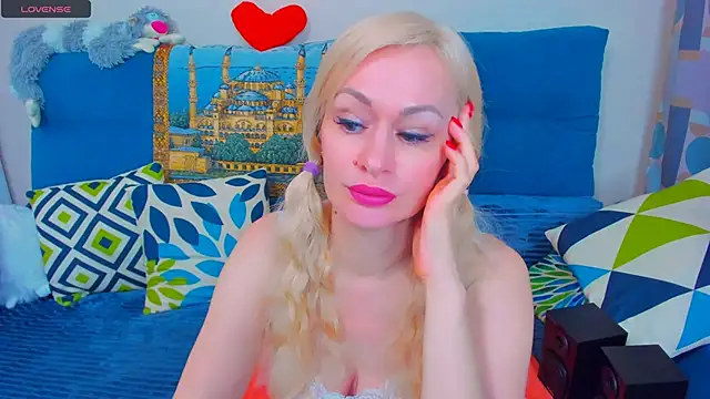 EllenMoore online show from 02.07.25