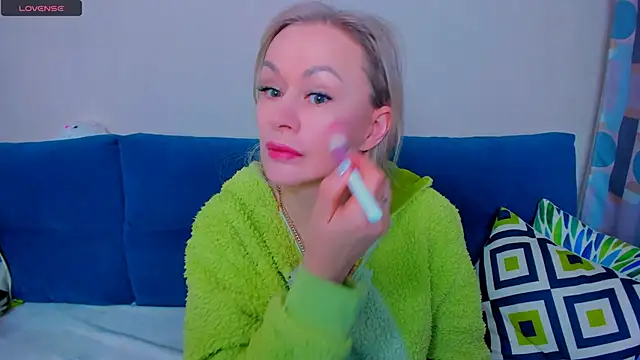 EllenMoore online show from 09.26.25