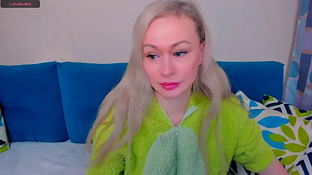 EllenMoore online show from 10.03.25