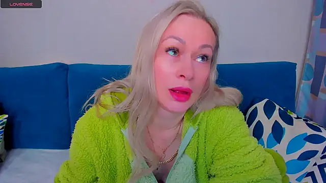 EllenMoore online show from 10.04.25