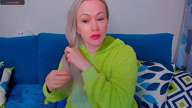 EllenMoore online show from 10.05.25