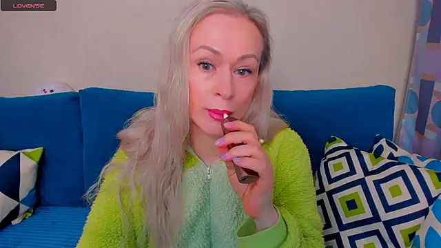 EllenMoore online show from 10.09.25