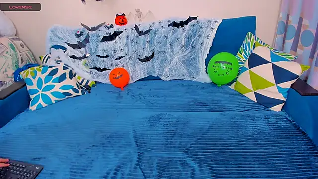 EllenMoore online show from 11.01.25