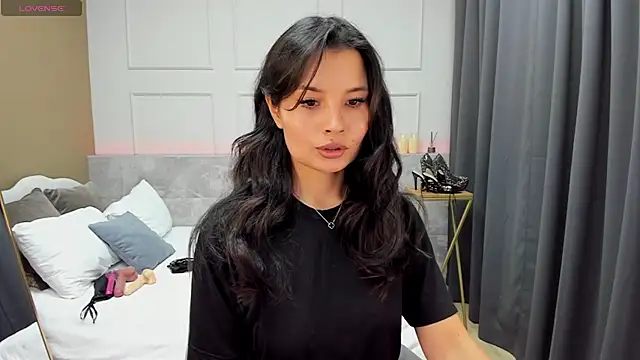 Snapshot of ErikaSoft chatting on 12.13.24 ErikaSoft online show from 12.13.24