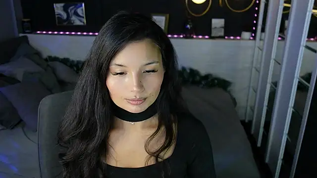 Snapshot of ErikaSoft chatting on 12.21.25 ErikaSoft online show from 12.21.25