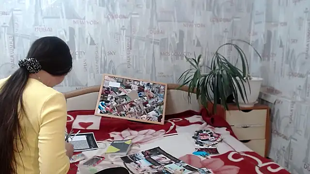 Snapshot of GinaQSoul chatting on 12.19.24 GinaQSoul online show from 12.19.24