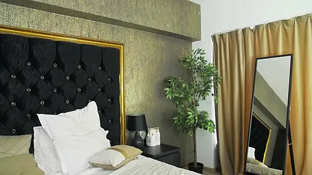 LisaCroft online show from 02.21.25