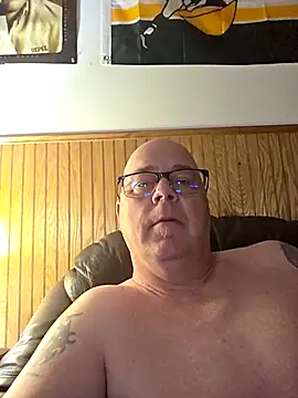 Snapshot of horny4you1 chatting on 11.19.25 horny4you1 online show from 11.19.25