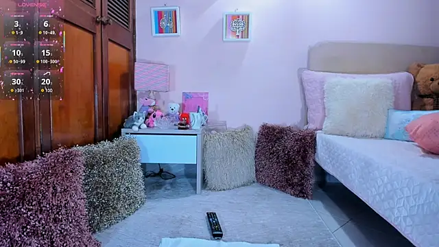 Snapshot of AbrilRussell chatting on 03.16.25 AbrilRussell online show from 03.16.25