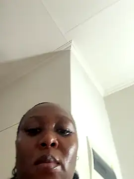 Snapshot of Bootyliciouse21X chatting on 12.21.25 Bootyliciouse21X online show from 12.21.25