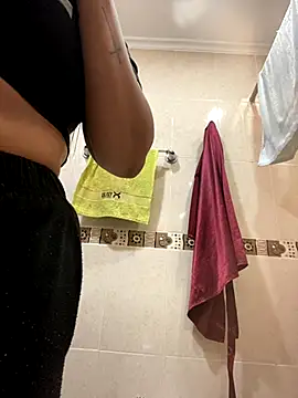 Snapshot of Fancyxlove chatting on 10.28.25 Fancyxlove online show from 10.28.25