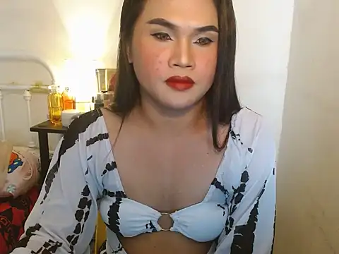 Snapshot of JustineBIGCUM chatting on 11.10.25 JustineBIGCUM online show from 11.10.25