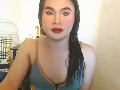 Snapshot of JustineBIGCUM chatting on 12.04.25 JustineBIGCUM online show from 12.04.25