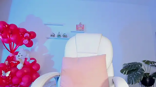 SophieHunt online show from 02.18.25