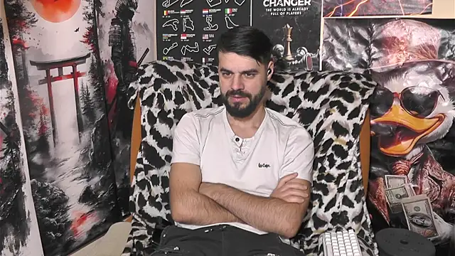 Snapshot of 00george chatting on 12.22.25 00george online show from 12.22.25