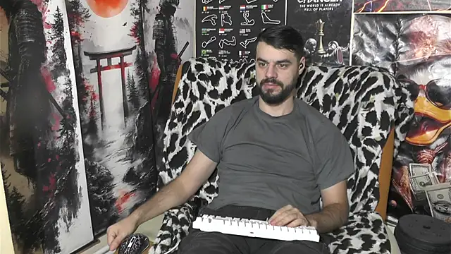 Snapshot of 00george chatting on 01.08.26 00george online show from 01.08.26