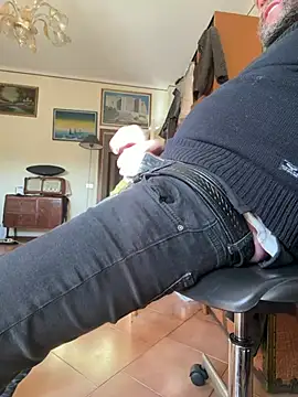 Snapshot of SsdobermannsS chatting on 04.17.26 SsdobermannsS online show from 04.17.26