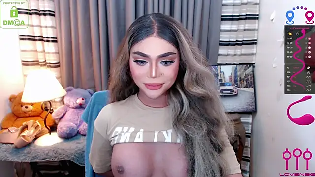 Snapshot of Fantacyoflove chatting on 11.17.25 Fantacyoflove online show from 11.17.25