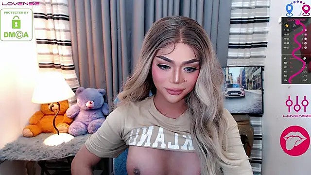 Snapshot of Fantacyoflove chatting on 12.14.25 Fantacyoflove online show from 12.14.25