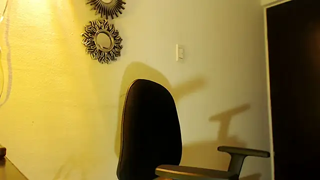 Snapshot of dalilasquirt1 chatting on 07.11.26 dalilasquirt1 online show from 07.11.26