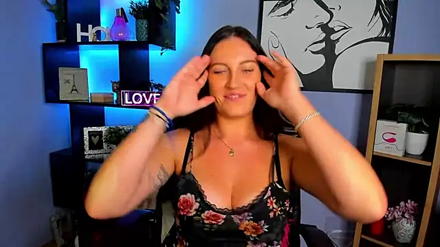 Snapshot of FUN_AMI chatting on 11.26.25 FUN AMI online show from 11.26.25