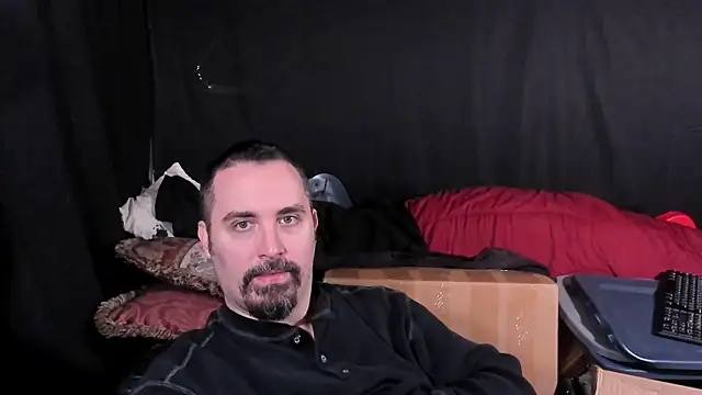 Snapshot of Metalstud chatting on 01.11.26 Metalstud online show from 01.11.26