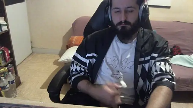 Snapshot of kevinmillas chatting on 03.19.26 kevinmillas online show from 03.19.26