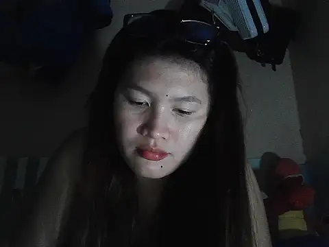 Snapshot of leamorena chatting on 11.24.25 leamorena online show from 11.24.25