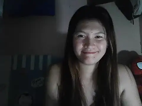 Snapshot of leamorena chatting on 12.17.25 leamorena online show from 12.17.25