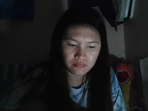 Snapshot of leamorena chatting on 12.18.25 leamorena online show from 12.18.25