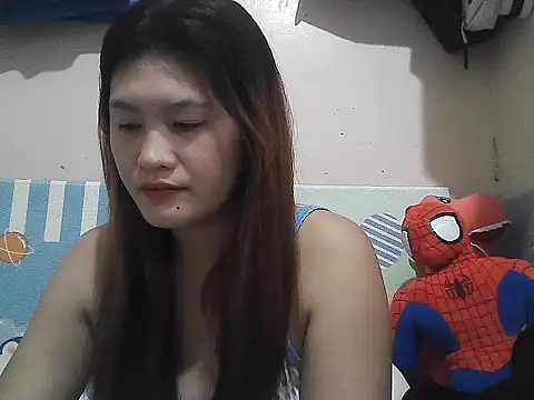 Snapshot of leamorena chatting on 12.20.25 leamorena online show from 12.20.25