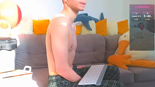 Snapshot of LandelRay chatting on 02.07.26 LandelRay online show from 02.07.26