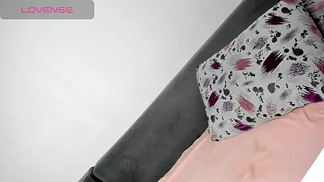 Snapshot of DiamondKay chatting on 12.16.24 DiamondKay online show from 12.16.24